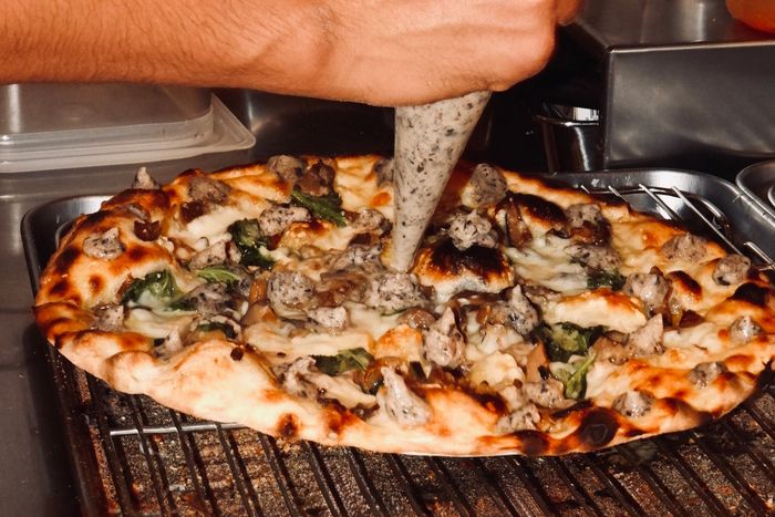 Funghi al Tartufo — Pizza